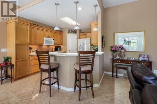 3989 Gallaghers Parkland Drive, Kelowna, BC - Indoor Photo Showing Kitchen