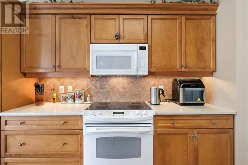 3989 Gallaghers Parkland Drive, Kelowna, BC - Indoor Photo Showing Kitchen