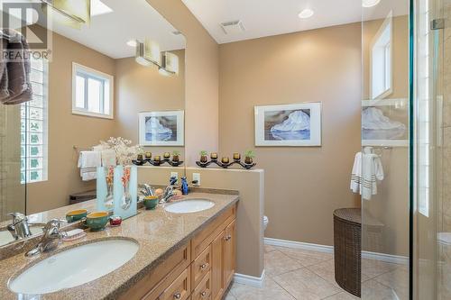 3989 Gallaghers Parkland Drive, Kelowna, BC - Indoor Photo Showing Bathroom