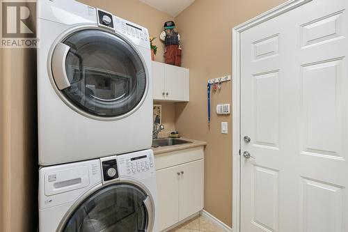 3989 Gallaghers Parkland Drive, Kelowna, BC - Indoor Photo Showing Laundry Room