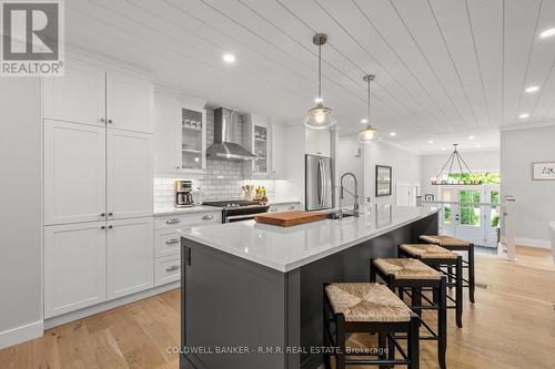 40 Navigators Trail, Kawartha Lakes (Bobcaygeon), ON - Indoor Photo Showing Kitchen With Upgraded Kitchen