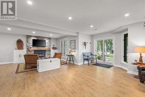 40 Navigators Trail, Kawartha Lakes (Bobcaygeon), ON - Indoor Photo Showing Living Room With Fireplace