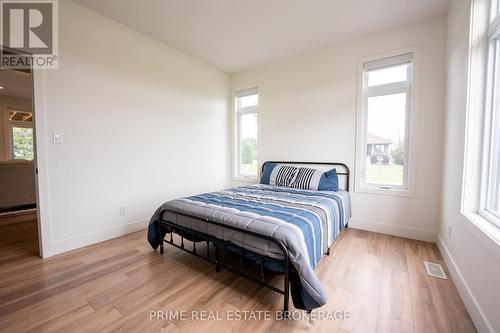 33977 Kildeer Drive, Bluewater, ON - Indoor Photo Showing Bedroom