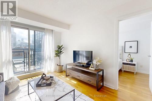 801 - 75 Dalhousie Street N, Toronto (Church-Yonge Corridor), ON - Indoor Photo Showing Living Room