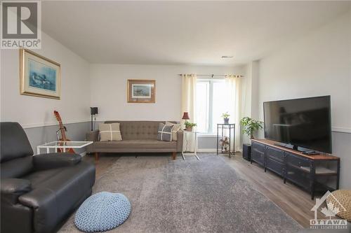 552 Lakeridge Drive, Ottawa, ON - Indoor Photo Showing Living Room