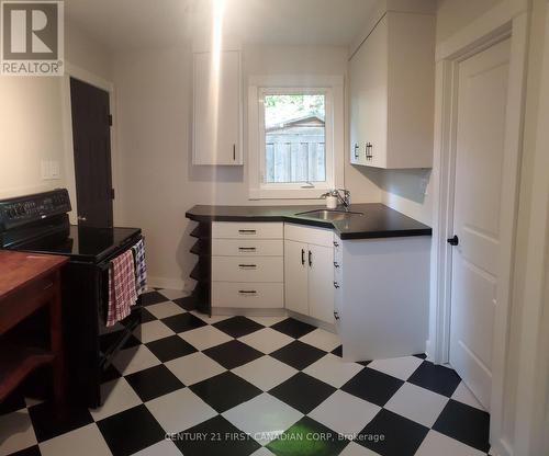 840 Stedwell Street, London, ON - Indoor Photo Showing Kitchen