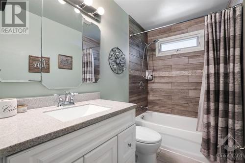 680 Ingram Crescent, Ottawa, ON - Indoor Photo Showing Bathroom