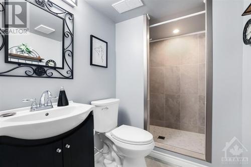 680 Ingram Crescent, Ottawa, ON - Indoor Photo Showing Bathroom