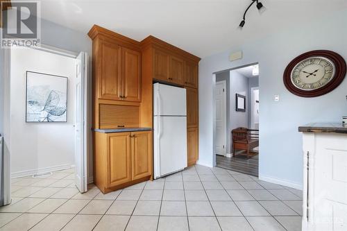 680 Ingram Crescent, Ottawa, ON - Indoor Photo Showing Kitchen