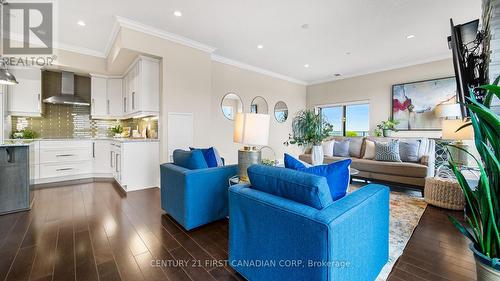 1403 - 240 Villagewalk Boulevard, London, ON - Indoor Photo Showing Living Room