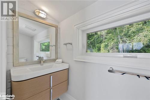 237 West Shore Drive, Tiny, ON - Indoor Photo Showing Bathroom