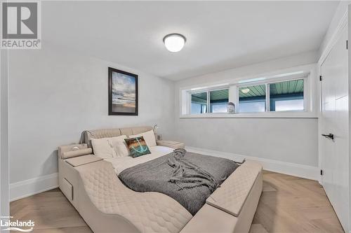 237 West Shore Drive, Tiny, ON - Indoor Photo Showing Bedroom