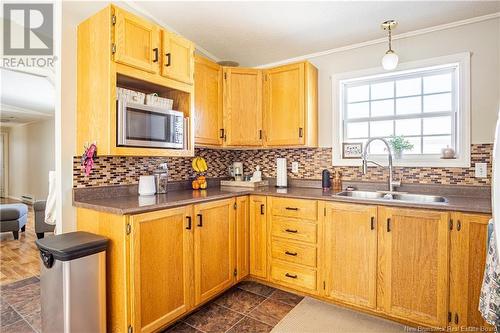 28 Wood Avenue, Lincoln, NB - Indoor Photo Showing Kitchen With Double Sink