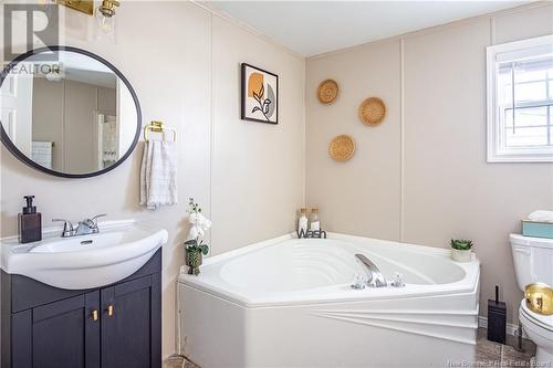 28 Wood Avenue, Lincoln, NB - Indoor Photo Showing Bathroom