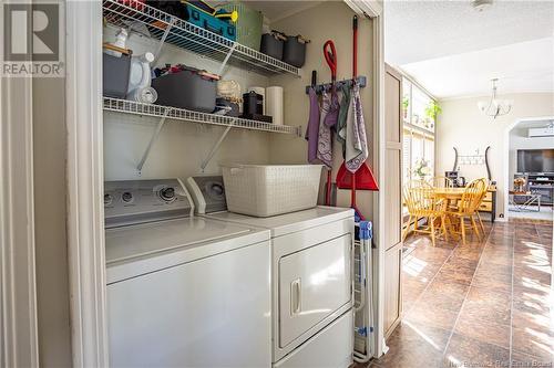 28 Wood Avenue, Lincoln, NB - Indoor Photo Showing Laundry Room