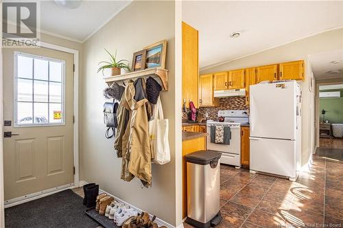 28 Wood Avenue, Lincoln, NB - Indoor Photo Showing Kitchen