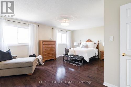 22 Commonwealth Road, Barrie (Innis-Shore), ON - Indoor Photo Showing Bedroom