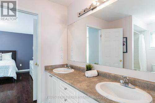 22 Commonwealth Road, Barrie (Innis-Shore), ON - Indoor Photo Showing Bathroom