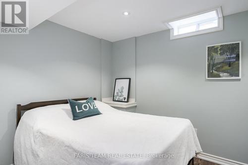 22 Commonwealth Road, Barrie (Innis-Shore), ON - Indoor Photo Showing Bedroom