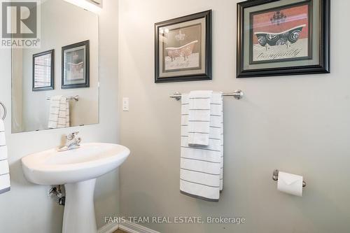 22 Commonwealth Road, Barrie (Innis-Shore), ON - Indoor Photo Showing Bathroom