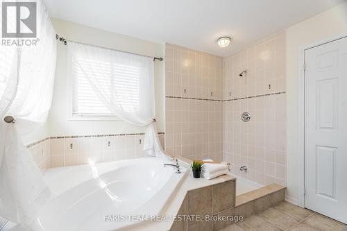 22 Commonwealth Road, Barrie (Innis-Shore), ON - Indoor Photo Showing Bathroom