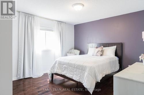 22 Commonwealth Road, Barrie (Innis-Shore), ON - Indoor Photo Showing Bedroom