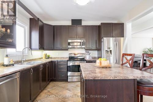 22 Commonwealth Road, Barrie (Innis-Shore), ON - Indoor Photo Showing Kitchen With Double Sink