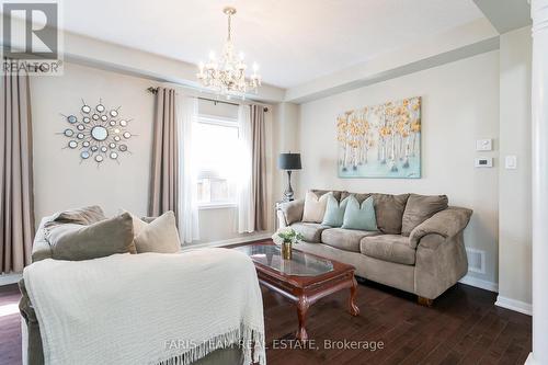 22 Commonwealth Road, Barrie (Innis-Shore), ON - Indoor Photo Showing Living Room