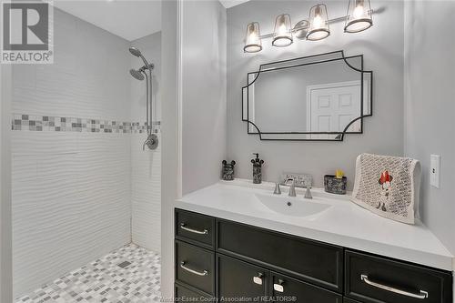 1745 Balfour, Windsor, ON - Indoor Photo Showing Bathroom