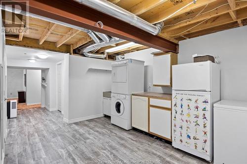 3296 Mckay Avenue, Windsor, ON - Indoor Photo Showing Laundry Room