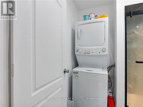 327 Darling Street, Brantford, ON - Indoor Photo Showing Laundry Room