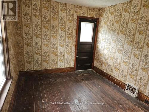 5174 Jepson Street, Niagara Falls, ON - Indoor Photo Showing Other Room