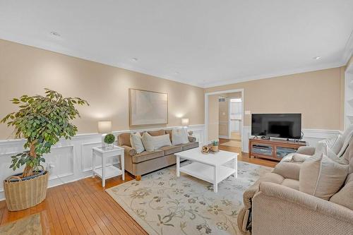 2262 Bonnylyn Court, Oakville, ON - Indoor Photo Showing Living Room