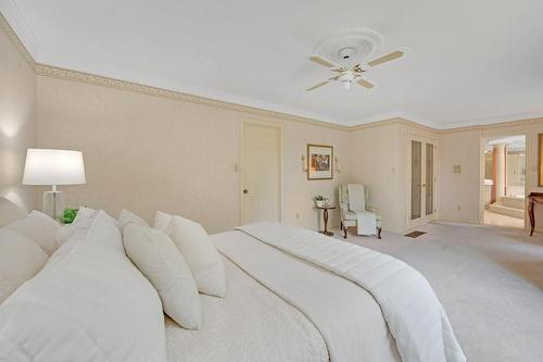 2262 Bonnylyn Court, Oakville, ON - Indoor Photo Showing Bedroom