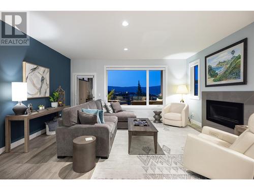 1349 Rocky Point Drive Unit# 15, Kelowna, BC - Indoor Photo Showing Living Room With Fireplace