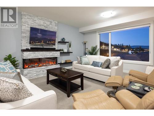 1349 Rocky Point Drive Unit# 15, Kelowna, BC - Indoor Photo Showing Living Room With Fireplace