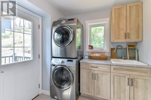 36 Kenyon Road, Vernon, BC - Indoor Photo Showing Laundry Room