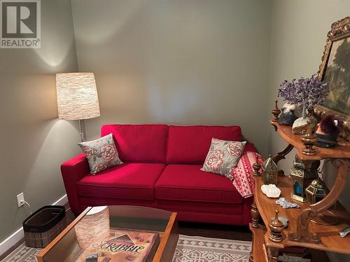 36 Kenyon Road, Vernon, BC - Indoor Photo Showing Living Room