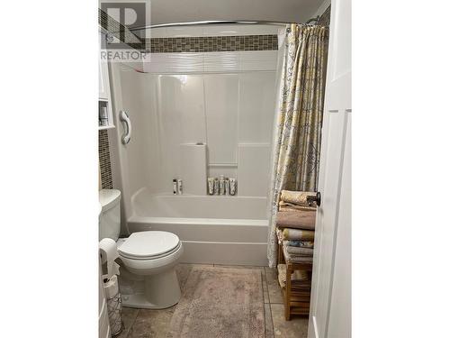 36 Kenyon Road, Vernon, BC - Indoor Photo Showing Bathroom