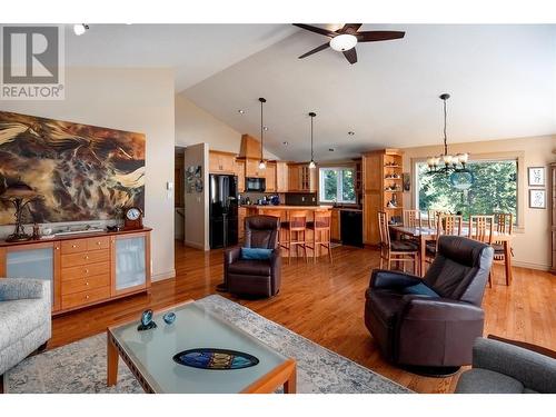 8215 Silver Star Road, Vernon, BC - Indoor Photo Showing Living Room