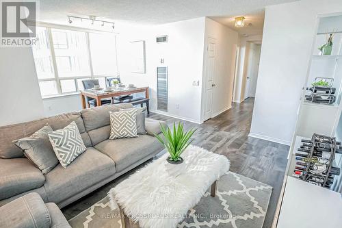 1611 - 7 Bishop Avenue, Toronto (Newtonbrook East), ON - Indoor Photo Showing Living Room