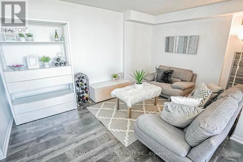 1611 - 7 Bishop Avenue, Toronto (Newtonbrook East), ON - Indoor Photo Showing Living Room