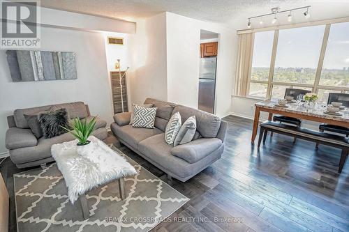 1611 - 7 Bishop Avenue, Toronto (Newtonbrook East), ON - Indoor Photo Showing Living Room