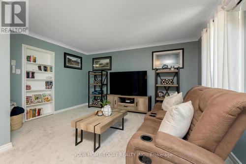 60A Maple Avenue, Halton Hills, ON - Indoor Photo Showing Living Room