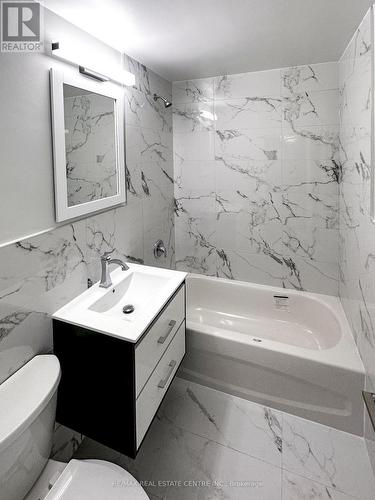 207 - 371 Lakeshore Road W, Mississauga, ON - Indoor Photo Showing Bathroom