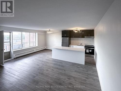 207 - 371 Lakeshore Road W, Mississauga (Port Credit), ON - Indoor Photo Showing Kitchen