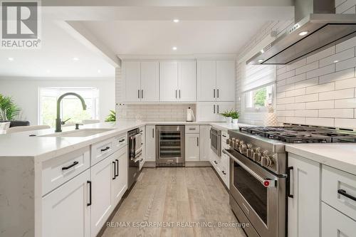 656 King Road, Burlington (Lasalle), ON - Indoor Photo Showing Kitchen With Upgraded Kitchen