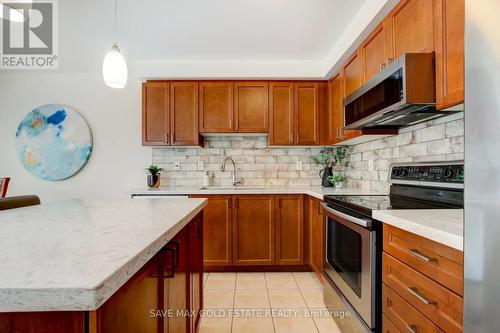 154 Willet Terrace, Milton, ON - Indoor Photo Showing Kitchen With Upgraded Kitchen