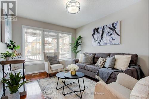 154 Willet Terrace, Milton, ON - Indoor Photo Showing Living Room