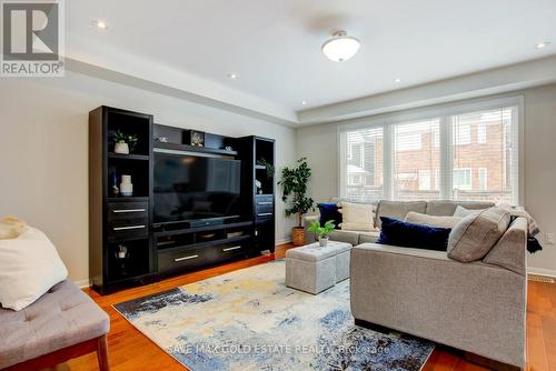 154 Willet Terrace, Milton, ON - Indoor Photo Showing Living Room